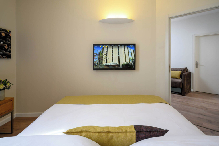 Bedroom 4, Prima Park Hotel