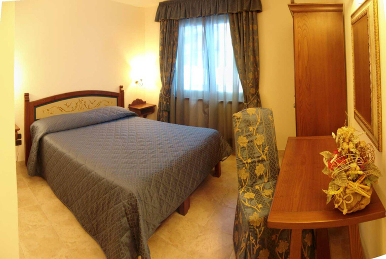 Bedroom 2, Hotel LuSi, L'Aquila