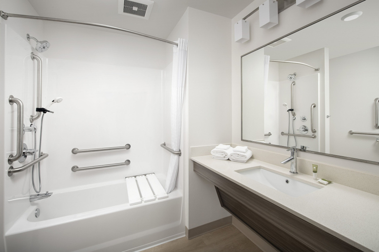 Bathroom 4, WoodSpring Suites Portland Vancouver, Clark