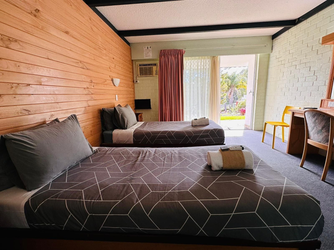 Others 5, Gloucester Motel, Manjimup