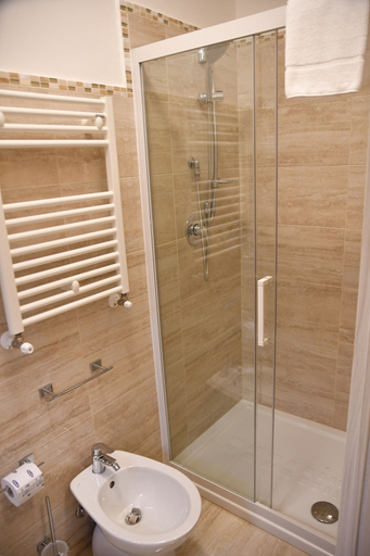 Bathroom 4, La Serenissima Hotel, Palermo