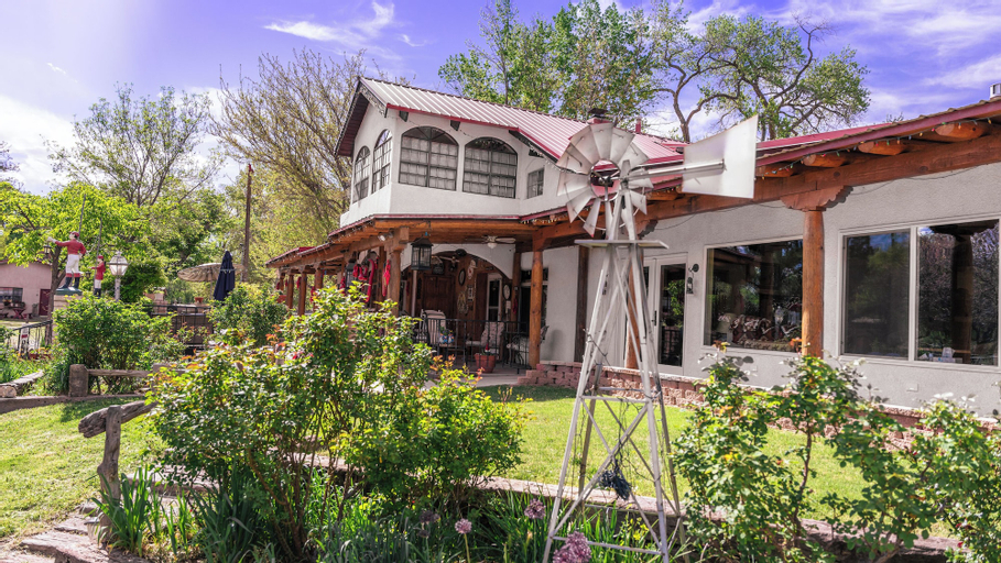 Red Horse Bed and Breakfast, Bernalillo