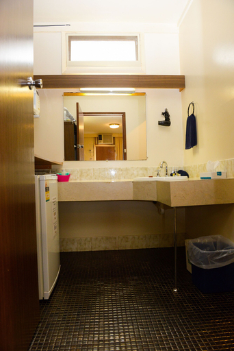 Bathroom 3, Portland Retro Motel, Glenelg - Portland