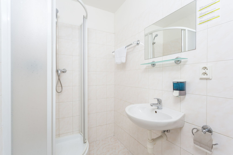 Bathroom 4, Hotel City Inn, Praha 1