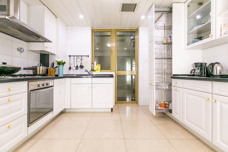 Others 5, Henry's Apartment - South Henan Road, Shanghai