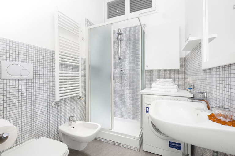 Bathroom 4, Casa Katia, Napoli
