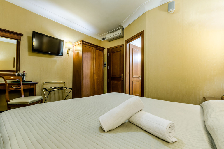 Bedroom 2, Luxury Rooms H 2000 Roma, Rome