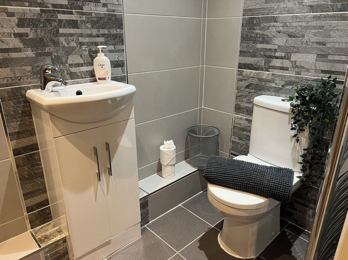 Others 5, City Centre 1 Bed Sleeps 4 H5, Kingston upon Hull