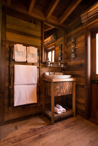Bathroom, Classy Cricklewood Home, London