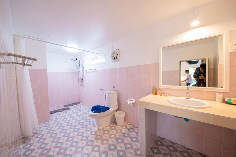 Bathroom 4, Bay Beach Resort, Ko Samui