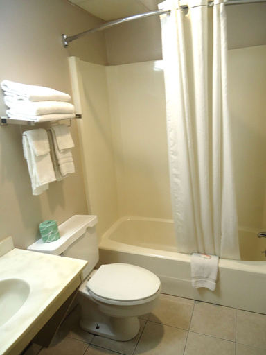Bathroom 4, Knights Inn Paxinos, Northumberland