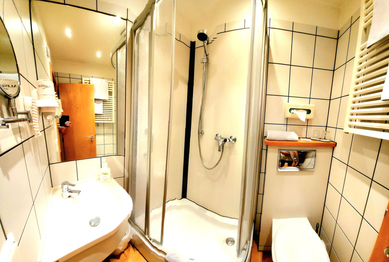 Bathroom 5, Hotel LANDHAUS KÜRRENBERG, Mayen-Koblenz