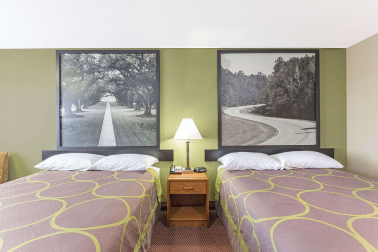 Bedroom 3, Super 8 by Wyndham Tallulah LA, Madison
