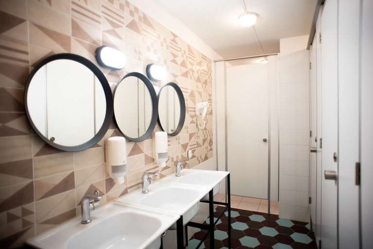 Bathroom, Strawberry Duck St. Petersburg - Hostel, Sankt-Peterburg gorsovet