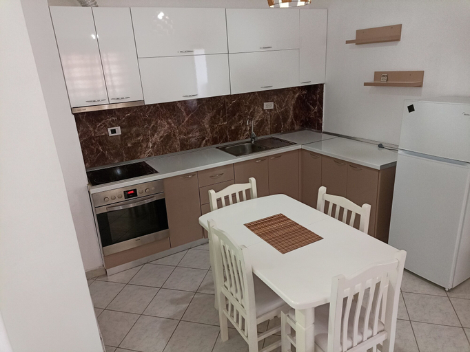 Private kitchen 2, "apartment Next to the Beach", Durrësit