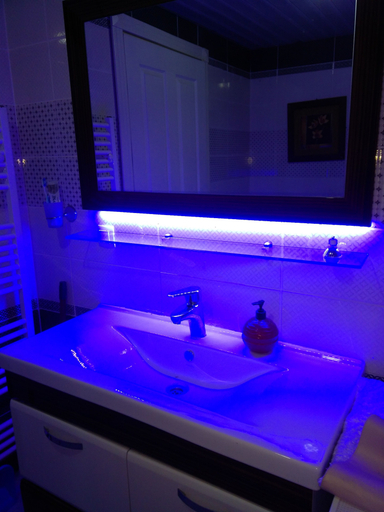 Bathroom sink, Bordo Apartment, Merkez