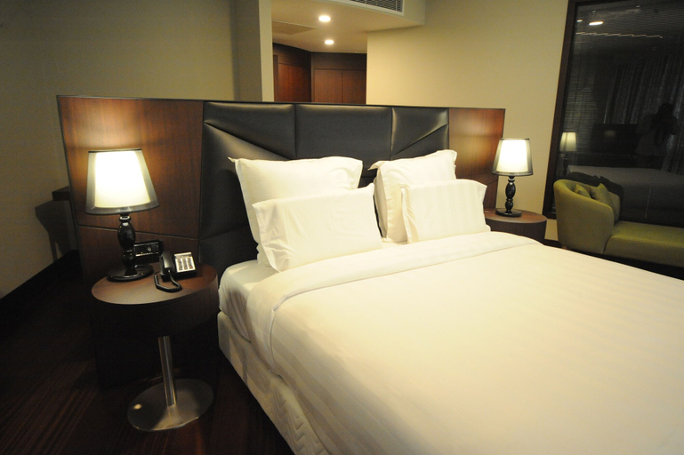Bedroom 3, Pullman Istanbul Airport and Convention Center Hotel, Bahçelievler