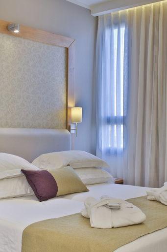 Bedroom 4, Prima Park Hotel