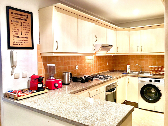 Others 5, Luxurious Apartment with Private Garden, Casablanca