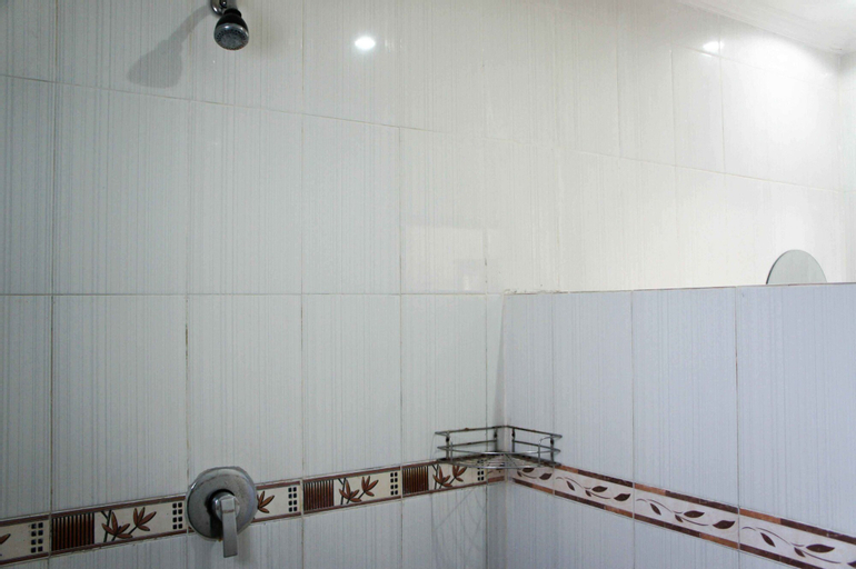 Bathroom 19
