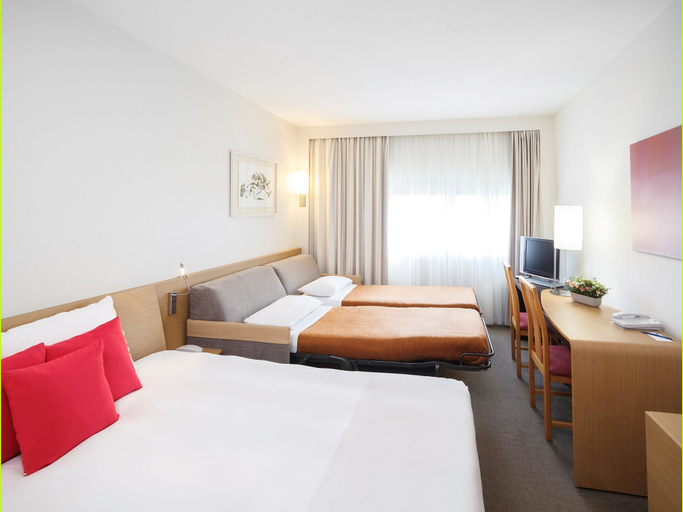 Bedroom 2, Novotel London Waterloo, London