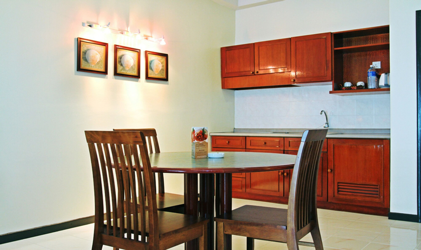 Dining Room 10