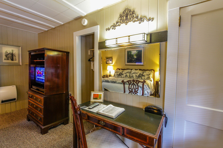 Bedroom 3, Mountainaire Inn and Log Cabins, Watauga
