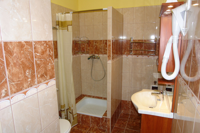 Bathroom 3, HoldLux Apartmanok, Sárvár