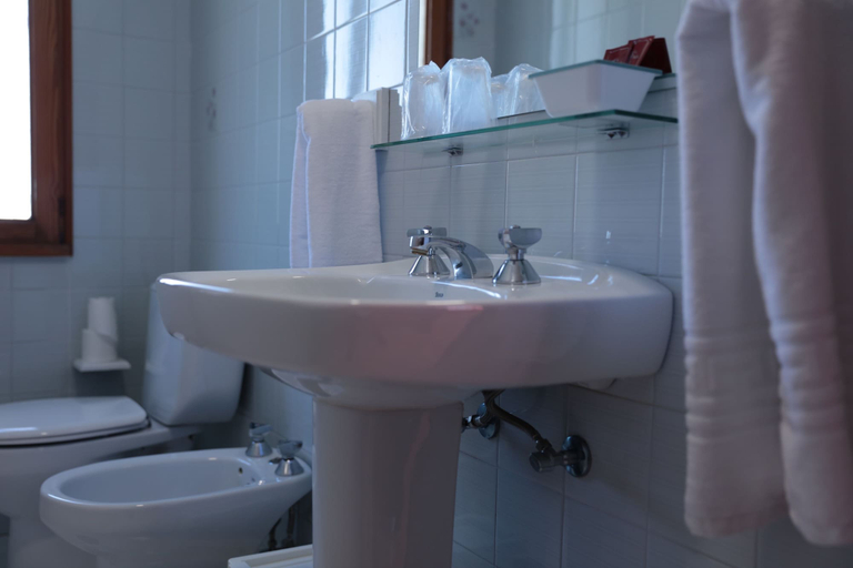 Bathroom 4, Hotel Playa de las Catedrales, Lugo