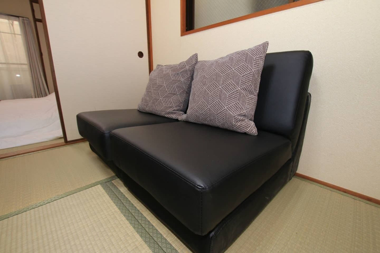 Bedroom 2, Al Flat, Osaka