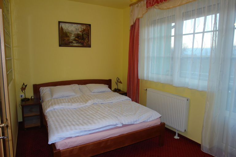 Bedroom 2, HoldLux Apartmanok, Sárvár