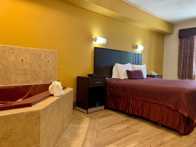 Bedroom 4, Executive Inn And Suites, Prince George's