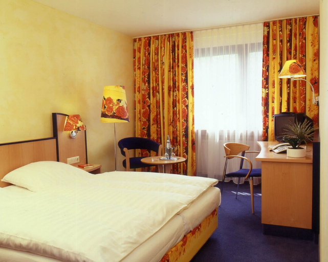 Bedroom 5, Hotel Karl, Offenbach am Main