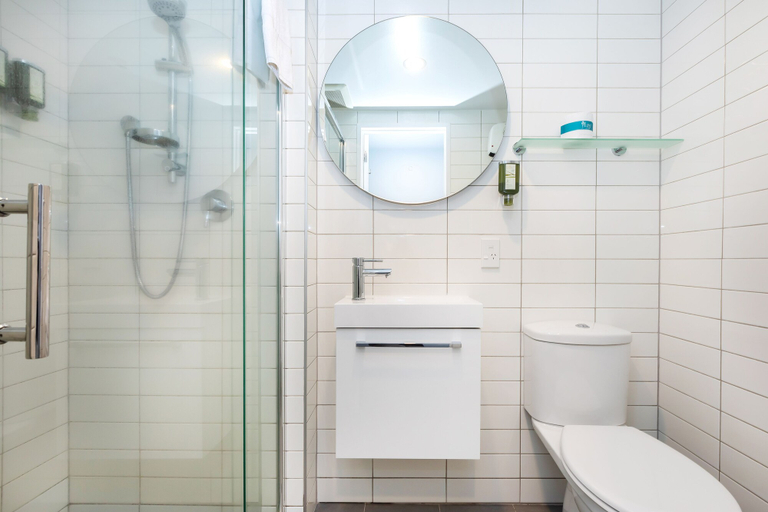 Bathroom 4, Southwark Hotel & Apartments, Christchurch