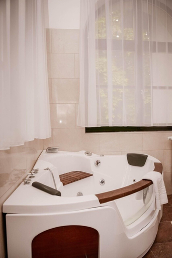 Bathroom 4, Hotel Heritage, Sarajevo