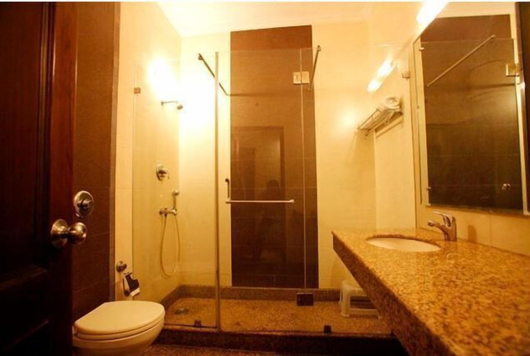 Bathroom 4, Mahalakshmi Palace hotel, Faridabad