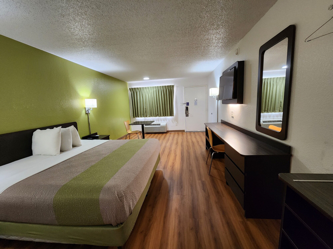 Bedroom 4, Motel 6 Baytown, TX - Baytown East, Chambers