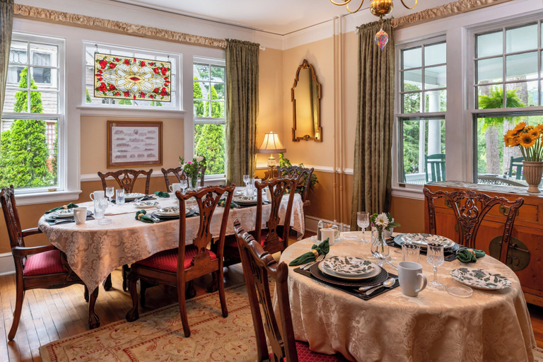 Food & Drinks 5, Abbington Green Bed & Breakfast Inn, Buncombe