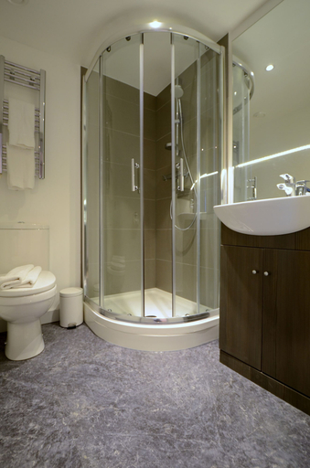 Bathroom 5, Pelican London Hotel and Residence, London
