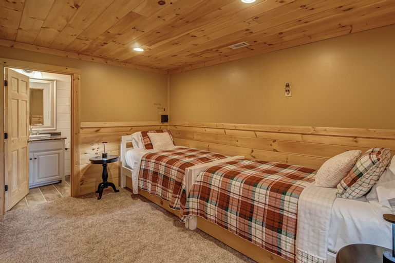 Bedroom 2, Zen Mountain, Fannin