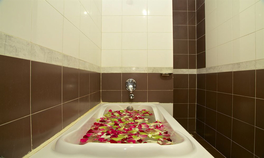 Bathroom 4, Angkor Vattanak Pheap Hotel, Siem Reap