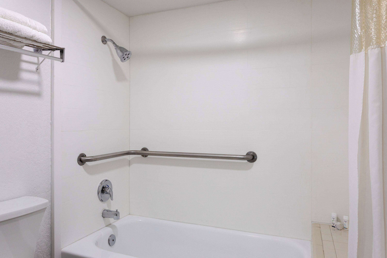 Bathroom 4, Ramada by Wyndham Altamonte Springs Near I-4, Seminole