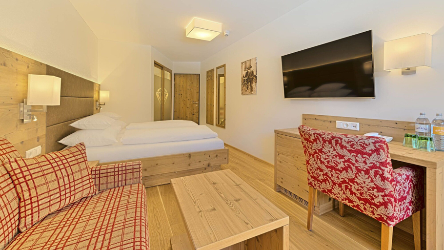 Bedroom 3, Hotel Kristall, Sankt Johann im Pongau
