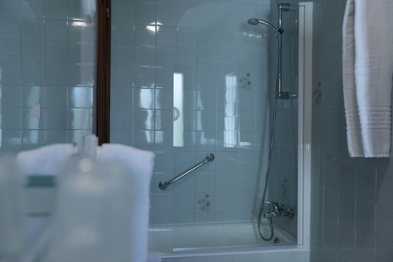 Bathroom 4, Hotel Playa de las Catedrales, Lugo