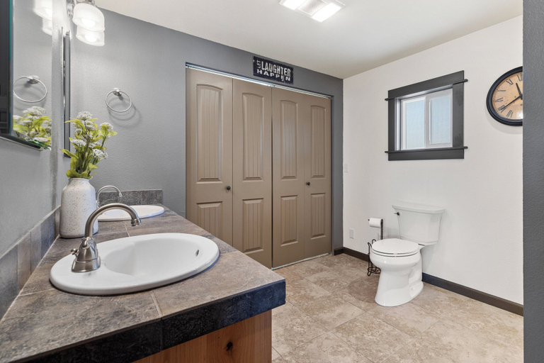 Bathroom 4, Harmony Hills Retreat, Deschutes