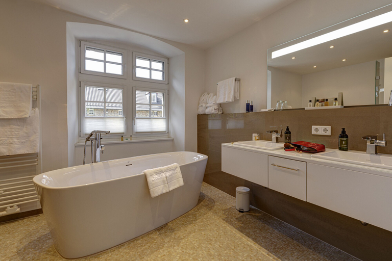 Bathroom 4, Schlosshotel Hugenpoet, Essen