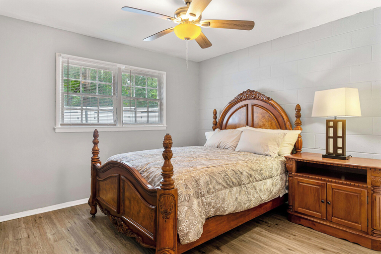Bedroom 2, Dawgs on Broad #7, Clarke