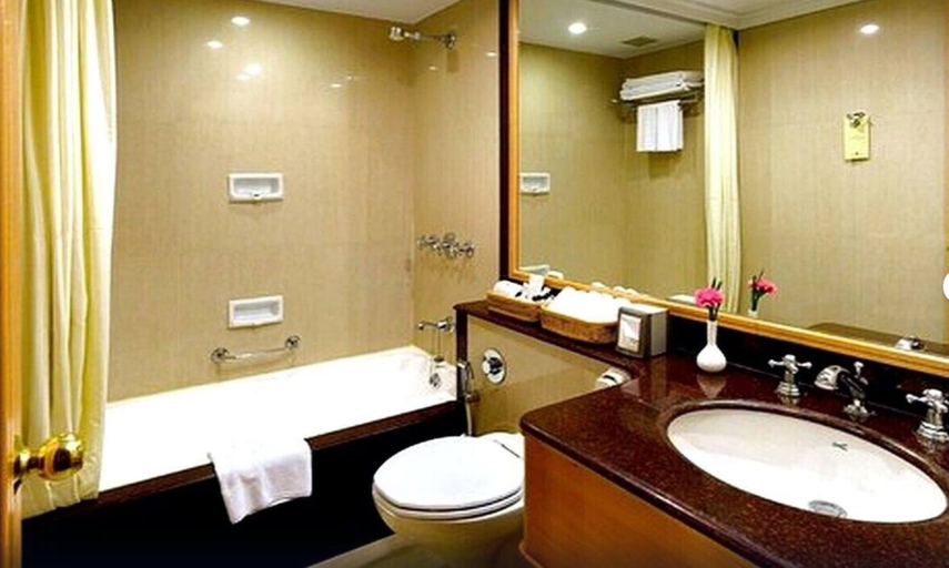 Bathroom 5, Kenilworth Hotel, Kolkata, Kolkata
