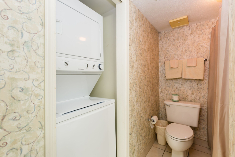 Bathroom 4, Ocean Towers, Horry