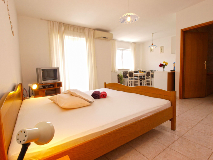 Bedroom 2, Apartment 72, Pula